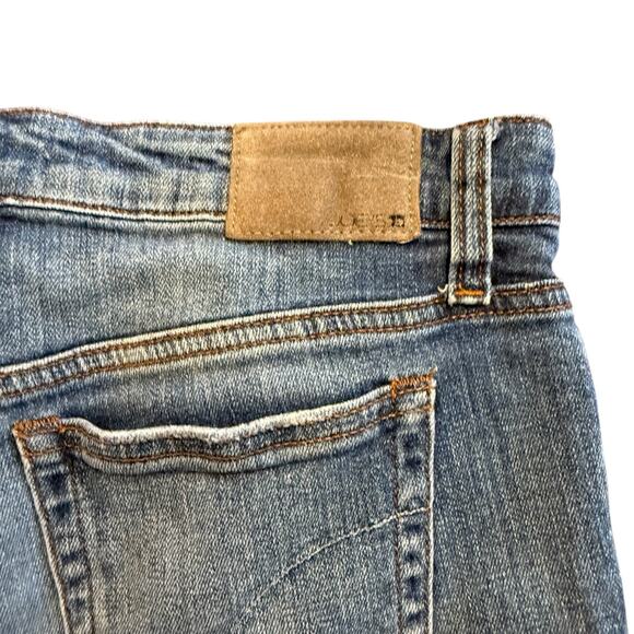 Joe’s jeans, women’s cutoff jeans from Icon jeans, medium wash, Size 28 - Picture 5 of 5